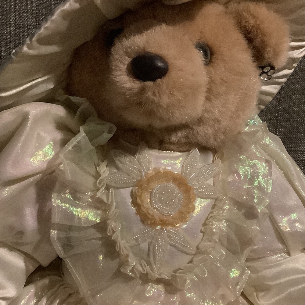 Bearly People Collectable Bridal Bear - Picture 2 of 10